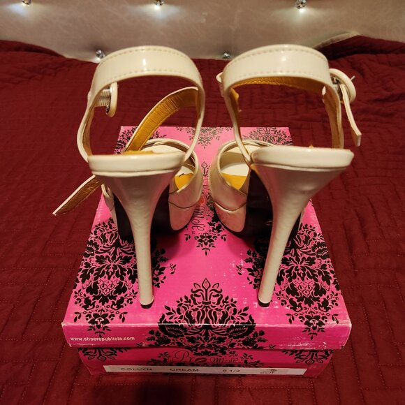 Women's size 6.5 Cream Sandals - Picture 2 of 4